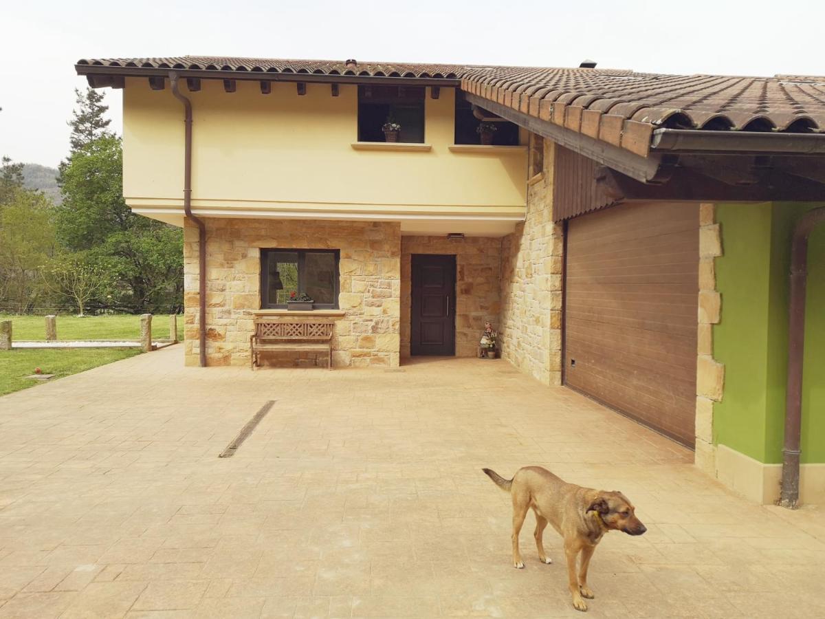 Chalet Con Piscina Climatizada En La Naturaleza Areatza Exterior foto